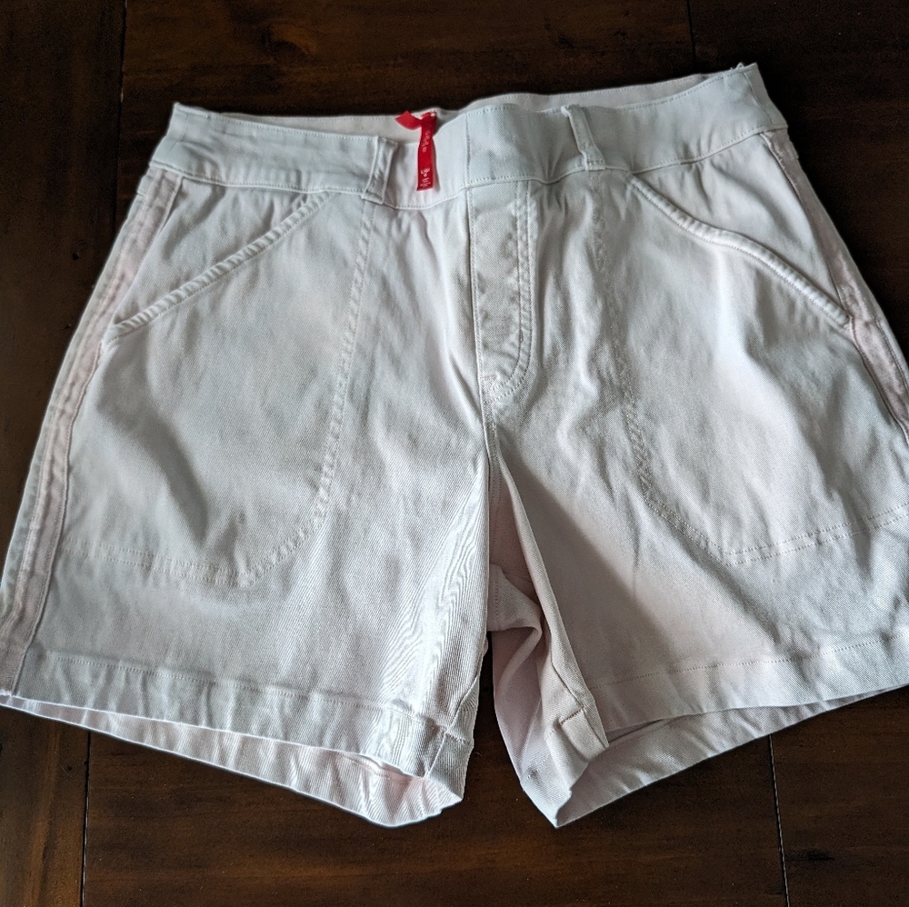 Light pink pull on short